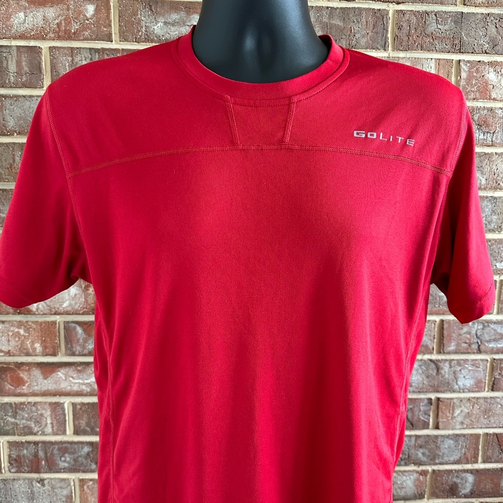 GoLite polyester shirt w/side pocket
Size M
Red